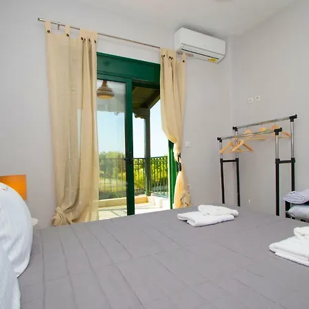 Semesterbostad Plagia Shared Pool Maisonettes, Hanioti KASSANDRA