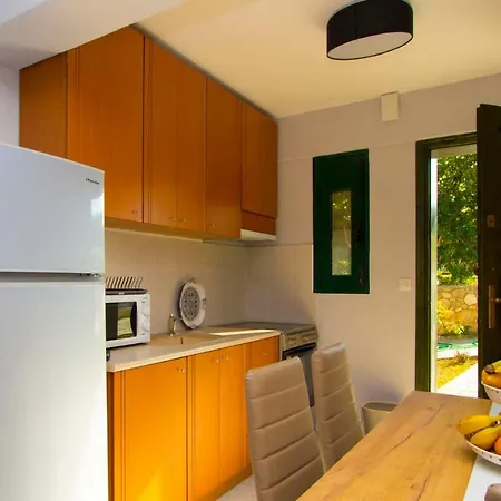 Semesterbostad Plagia Shared Pool Maisonettes, Hanioti *