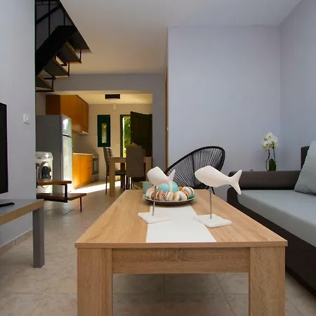 Plagia Shared Pool Maisonettes, Hanioti *