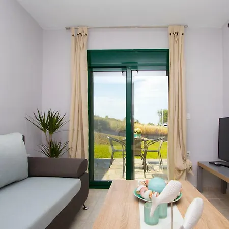 Plagia Shared Pool Maisonettes, Hanioti